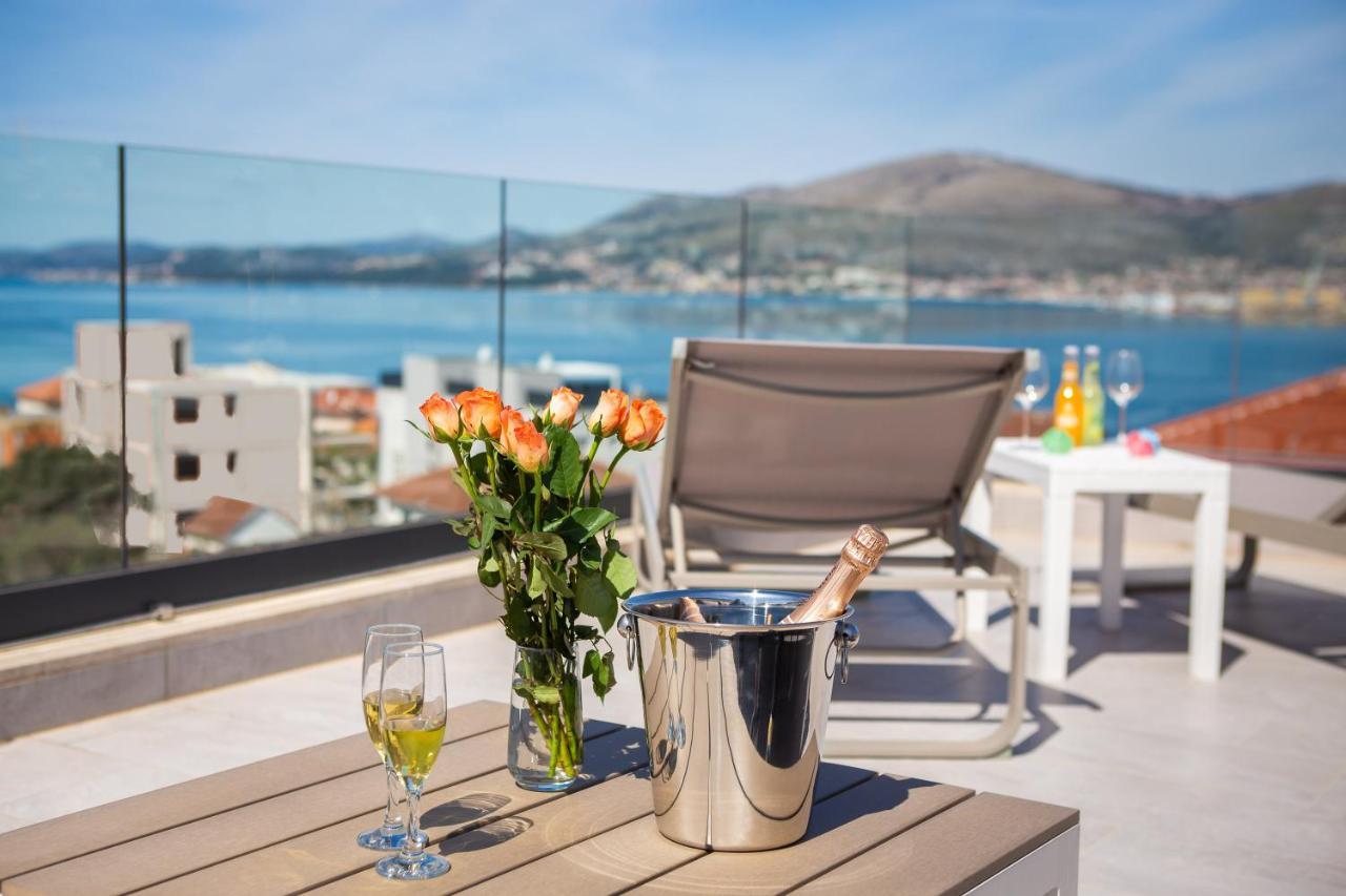 Apartment Alegria In Okrug With Heated Pool, Sea View, Jacuzzi, Wifi Τρογκίρ Εξωτερικό φωτογραφία