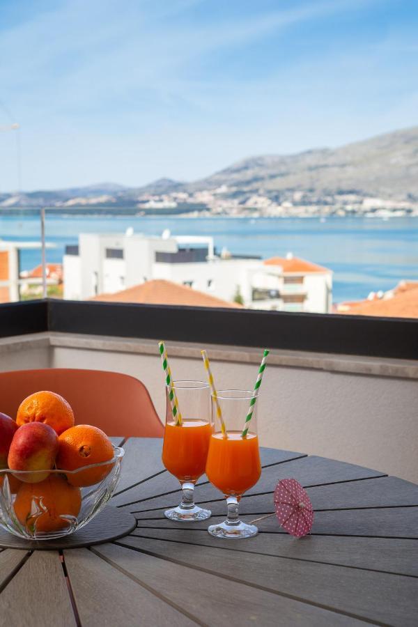 Apartment Alegria In Okrug With Heated Pool, Sea View, Jacuzzi, Wifi Τρογκίρ Εξωτερικό φωτογραφία