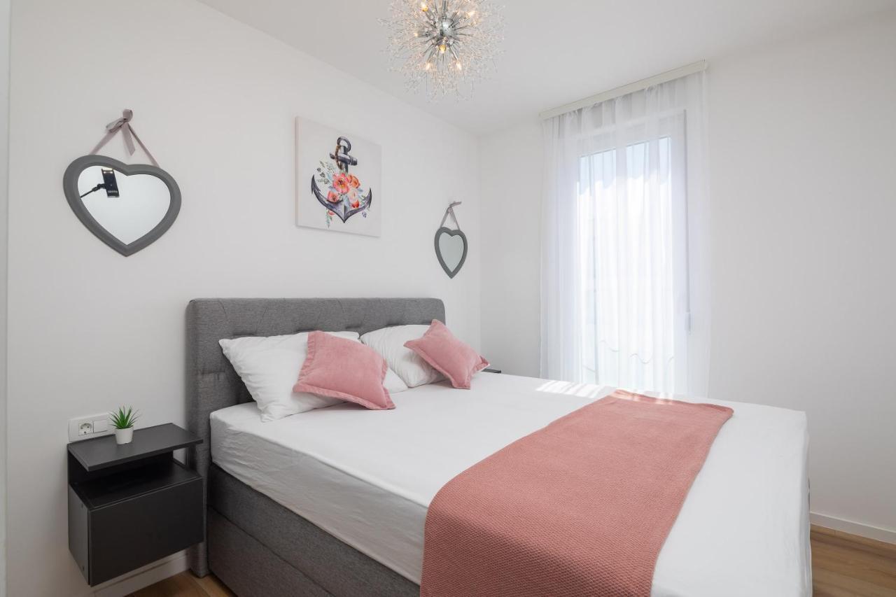 Apartment Alegria In Okrug With Heated Pool, Sea View, Jacuzzi, Wifi Τρογκίρ Εξωτερικό φωτογραφία