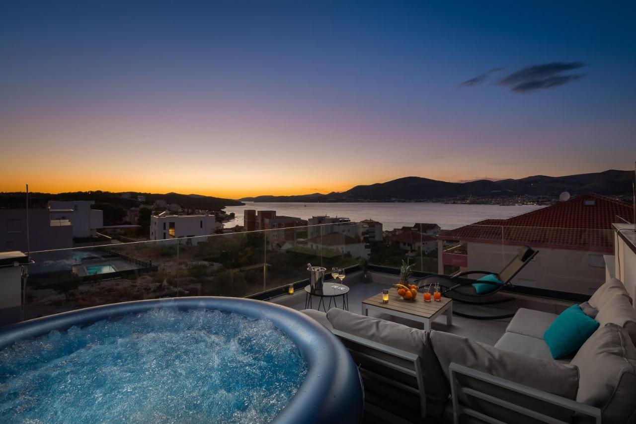 Apartment Alegria In Okrug With Heated Pool, Sea View, Jacuzzi, Wifi Τρογκίρ Εξωτερικό φωτογραφία