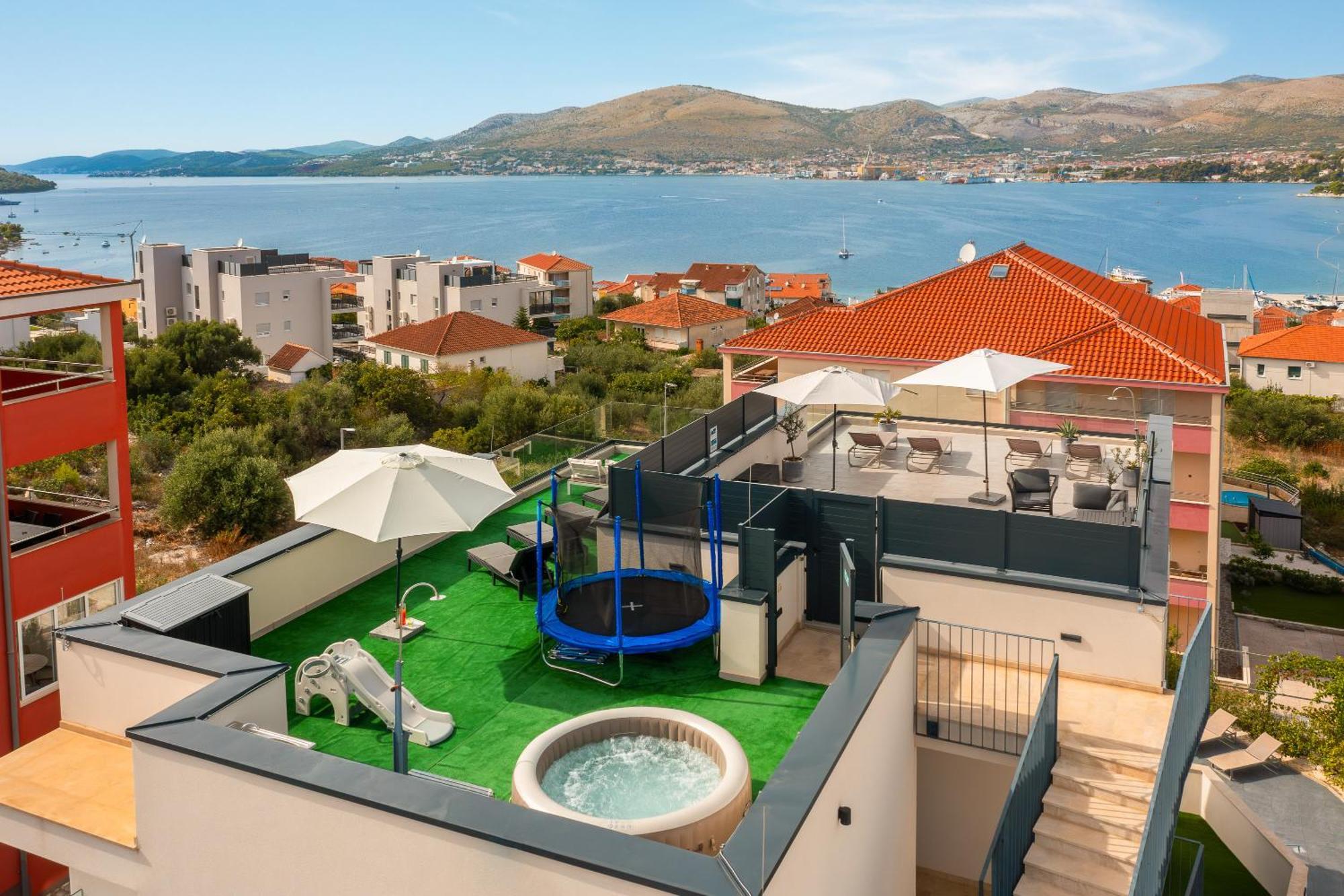 Apartment Alegria In Okrug With Heated Pool, Sea View, Jacuzzi, Wifi Τρογκίρ Εξωτερικό φωτογραφία